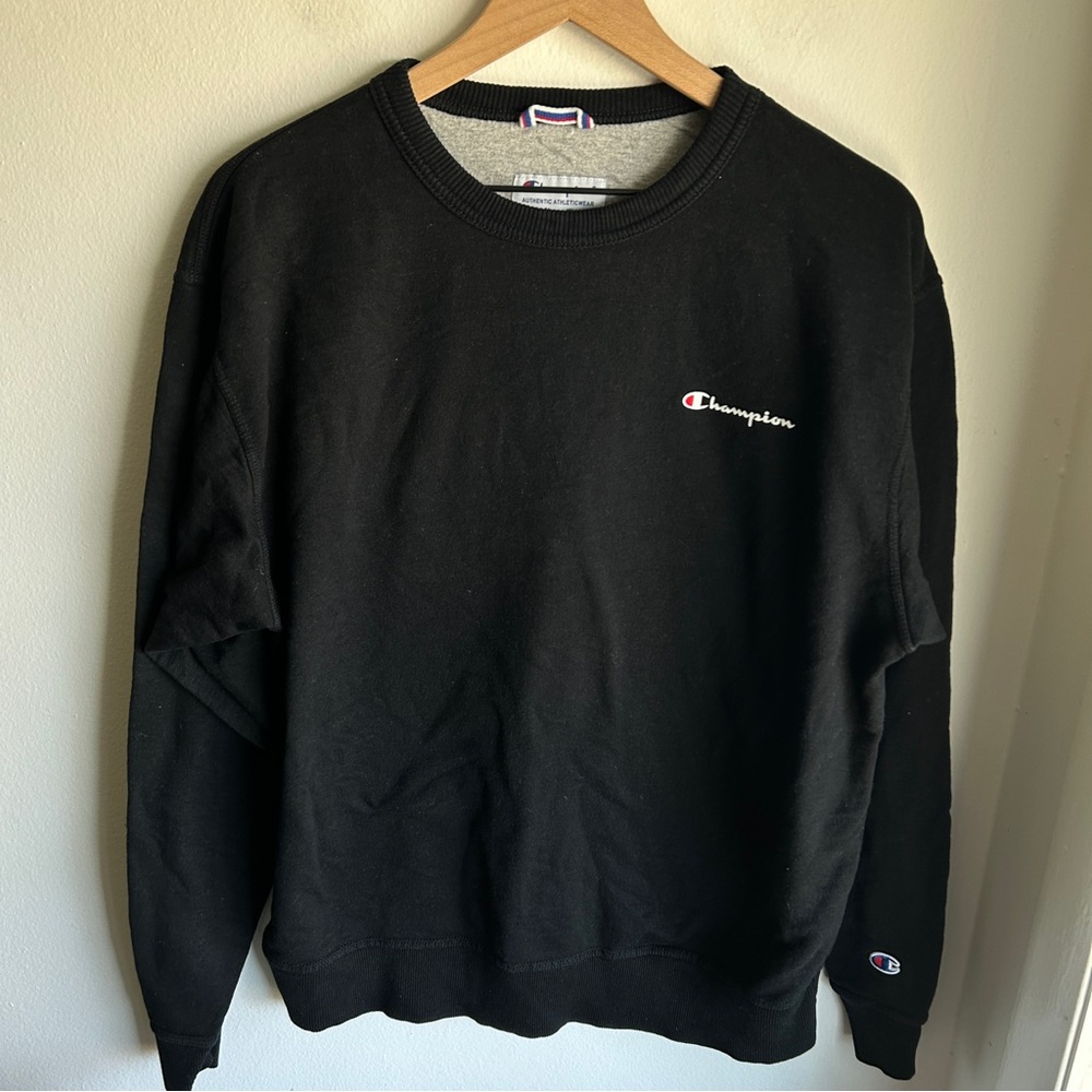 Champion black crew neck sweatshirt - size M